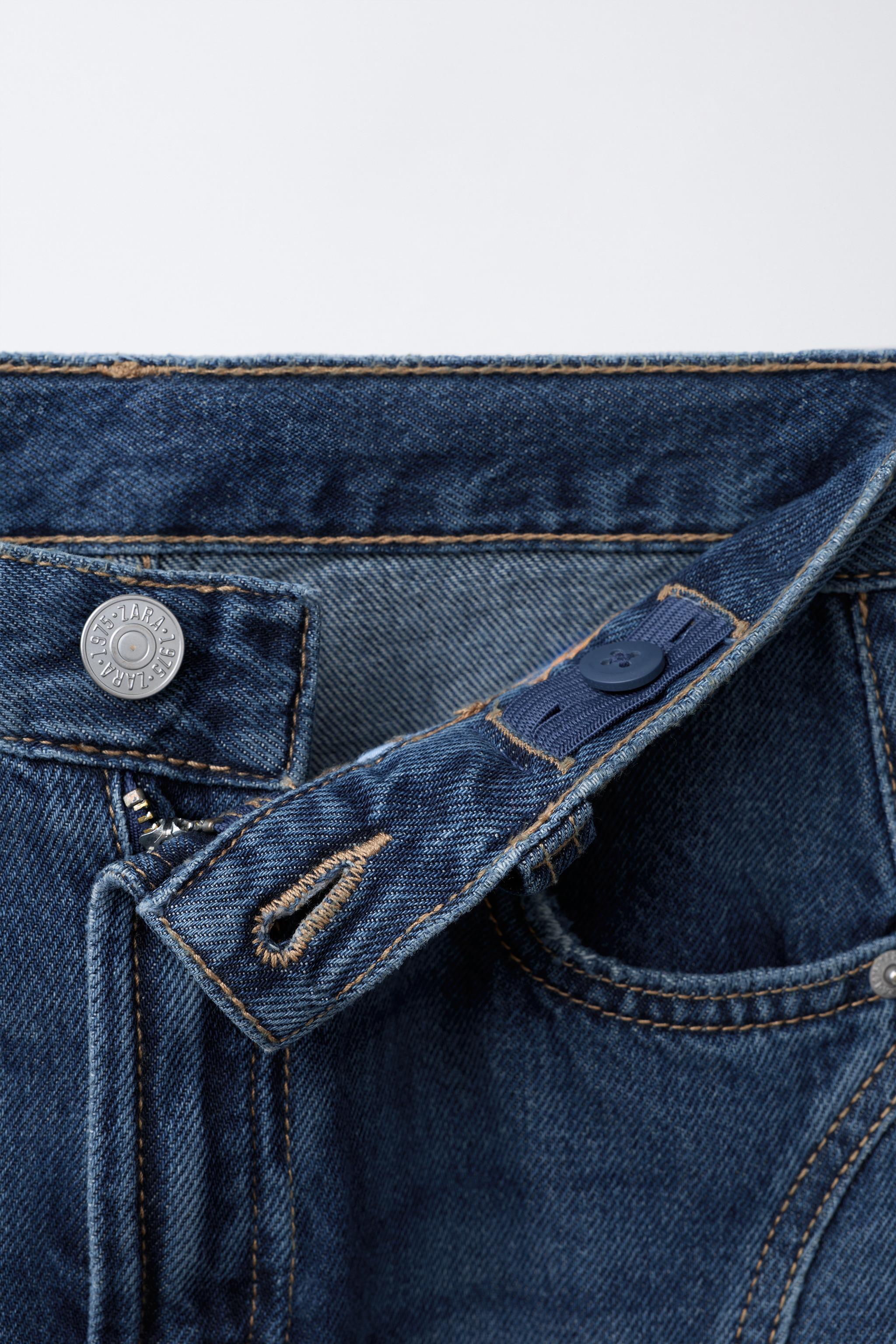 EMBROIDERED POCKET BARREL JEANS